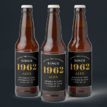 60th Birthday Name 1962 Black Gold Elegant Chic Bier Etiket<br><div class="desc">Een gepersonaliseerd elegant bieretiket dat gemakkelijk aan te passen is voor die speciale gelegenheid.</div>
