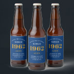 60th Birthday Name 1962 Blue Gold Elegant Chic Bier Etiket<br><div class="desc">Een gepersonaliseerd elegant bieretiket dat gemakkelijk aan te passen is voor die speciale gelegenheid.</div>