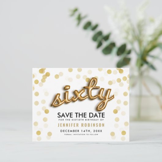 60th Birthday Save the Date Gold Balloons Glitter Aankondigingskaart (Staand voorkant)