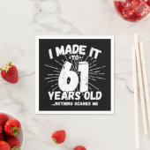 61 jaar oud sarcastisch meme grappige 61e verjaard servet (Insitu)