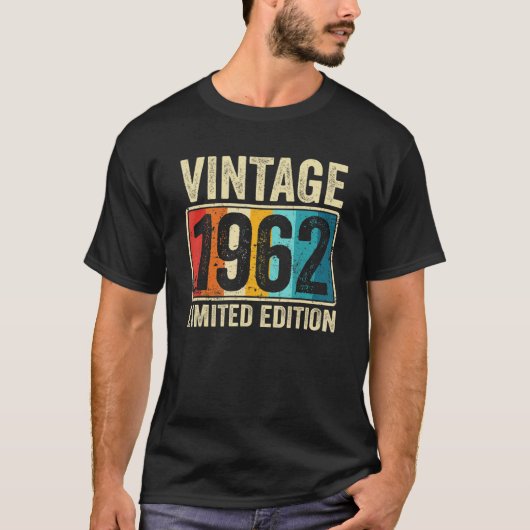 61 jaar oude geschenken geboren in 1962  1962 61st t-shirt (Voorkant)