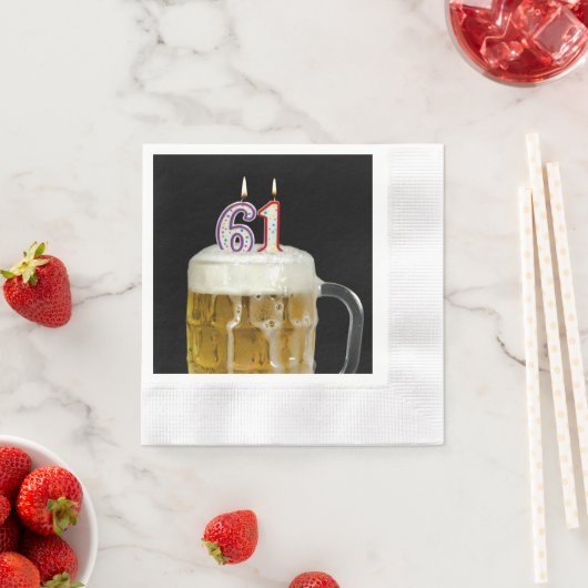 61e verjaardag kaarsen in bier servet (Insitu)