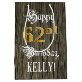 62e verjaardag: Faux Gold look & Faux Wood Pattern Medium Cadeauzakje (Voorkant)