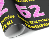 62e verjaardag: Roze strepen en harten "62" + Naam Cadeaupapier (Rol Hoek)