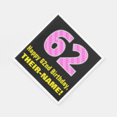 62e verjaardag: Roze strepen en harten "62" + Naam Servet (Hoek)