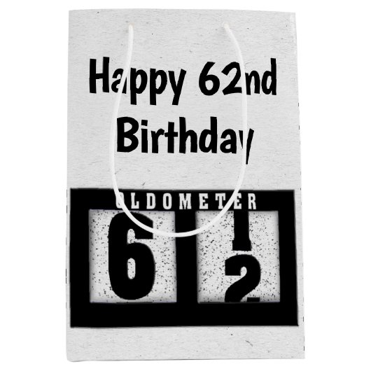 62e verjaardag zwarte odometer medium cadeauzakje (Voorkant)