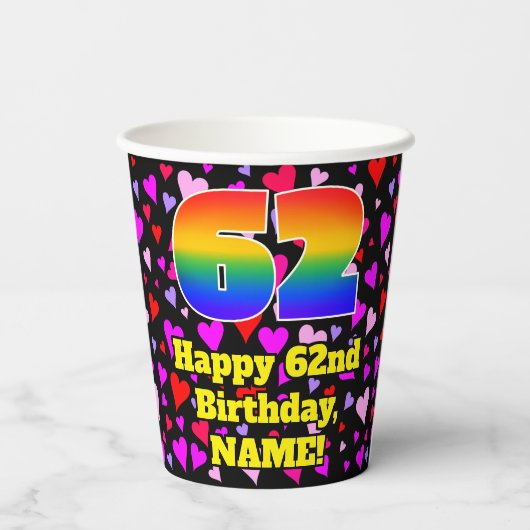 62nd Birthday: Loving Hearts Pattern, Rainbow 62 Papieren Bekers (Achterkant)