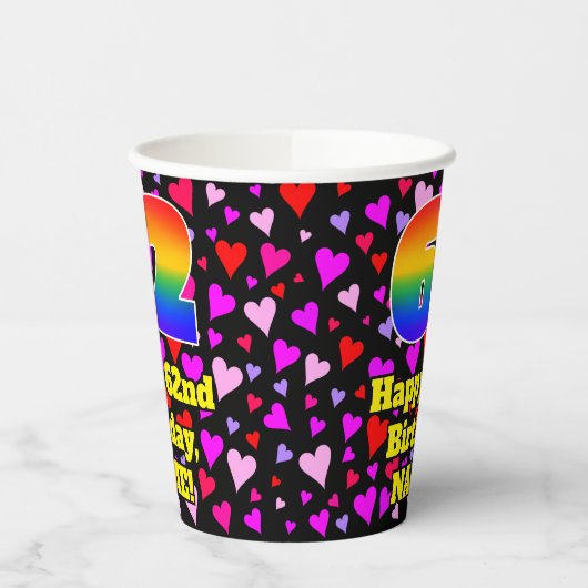 62nd Birthday: Loving Hearts Pattern, Rainbow 62 Papieren Bekers (Links)