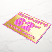 62ste verjaardagsfeest — Dapper, leuk, roze strepe Folie Uitnodiging (Gedraaid)