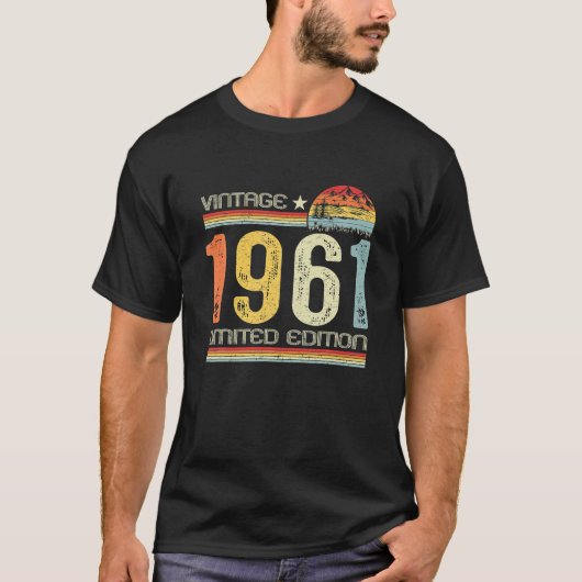 62th B Day Gifts  1961 Limited Edition 62 T-shirt (Voorkant)