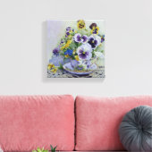 6300 Pansies in theekopje Verpakt canvas Print (Insitu (Woonkamer))