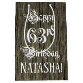 63e verjaardag: Fancy, Faux Wood Kijk + Aangepaste Medium Cadeauzakje (Voorkant)