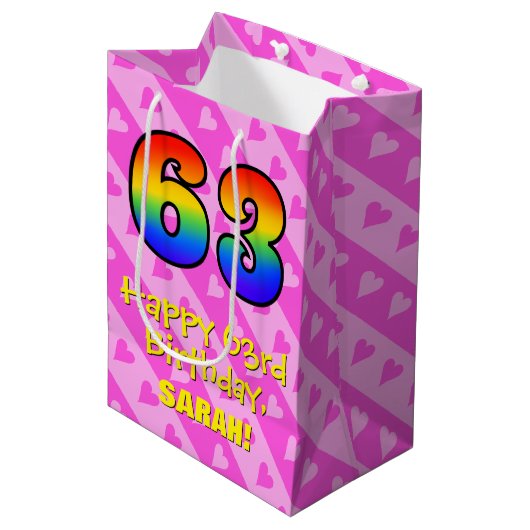 63e verjaardag: Leuke roze harten strepen; Regenbo Medium Cadeauzakje (Voorkant Gekanteld)