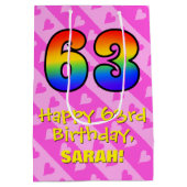 63e verjaardag: Leuke roze harten strepen; Regenbo Medium Cadeauzakje (Achterkant)