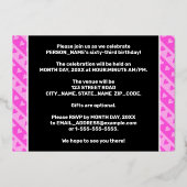 63e verjaardag — vuurroze harten en strips folie uitnodiging (Achterkant)