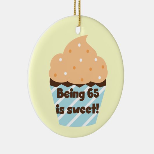 65 is Sweet Birthday T-shirts en cadeautjes Keramisch Ornament (Rechts)
