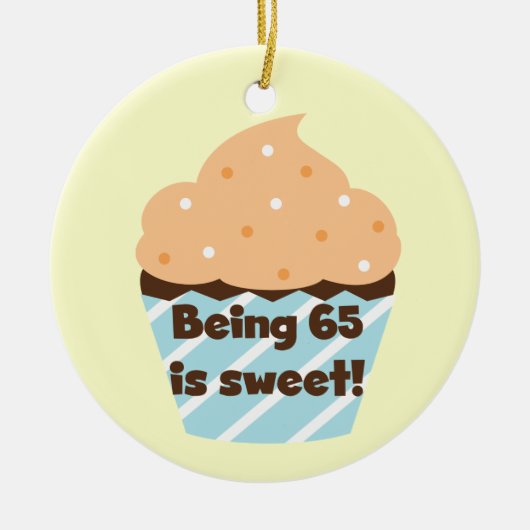 65 is Sweet Birthday T-shirts en cadeautjes Keramisch Ornament (Voorkant)