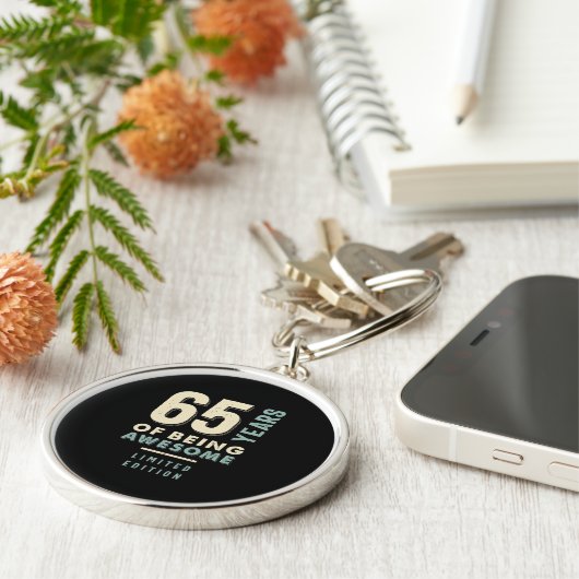 65 jaar Geweldige - 65e verjaardag Sleutelhanger (Zijkant)