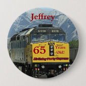 65 jaar oud, Railroad Train Birthday Button Pin (Voorkant)