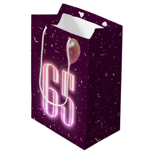 65e verjaardag Neon Sign en Confetti Medium Cadeauzakje (Voorkant Gekanteld)