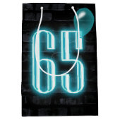 65e verjaardag Neon Sign on Brick Medium Cadeauzakje (Voorkant)