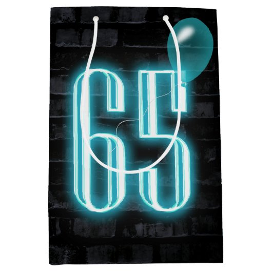 65e verjaardag Neon Sign on Brick Medium Cadeauzakje (Voorkant)