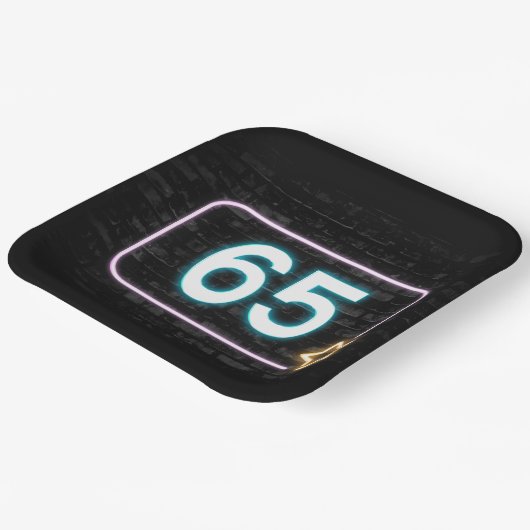 65e verjaardag Neon Sign On Brick Papieren Bordje (Gebogen)