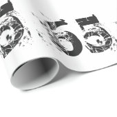 65e verjaardag, zwarte, blauwe tekst op wit. cadeaupapier (Rol Hoek)