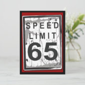 65th Birthday Party Grungy Speed Limit Sign Kaart (Staand voorkant)