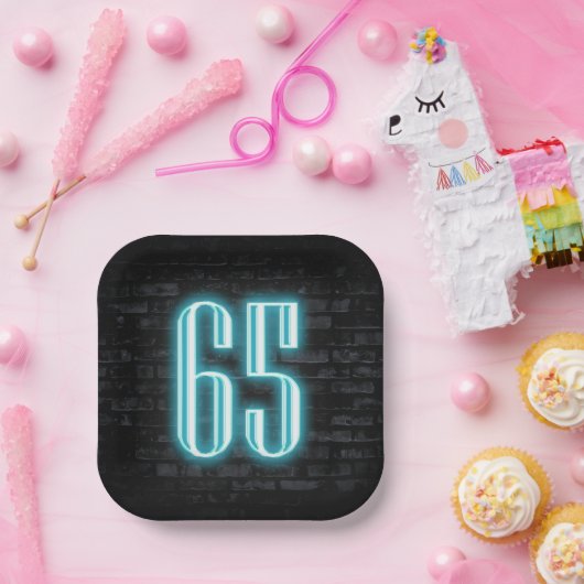 65th Birthday Party Neon Sign on Brick Papieren Bordje (Feest)