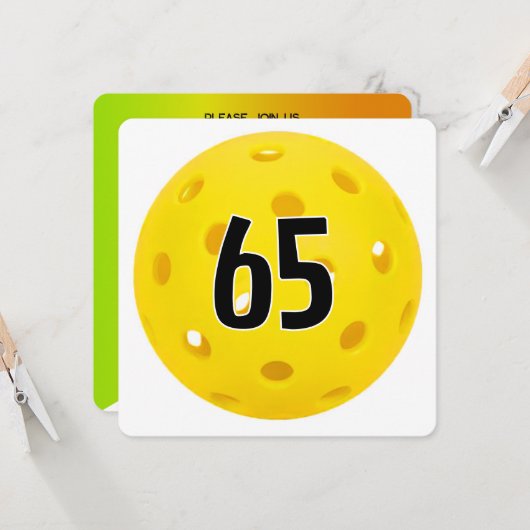 65th Birthday Pickleball Party Kaart (Voorkant / Achterkant in situ)