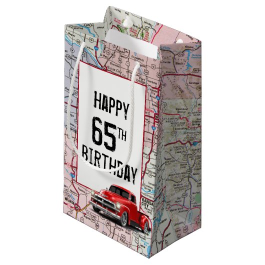 65th Birthday Red Retro Truck op Map Klein Cadeauzakje (Voorkant Gekanteld)