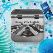65th Birthday Retro Typewriter Papieren Bordje (Feest)