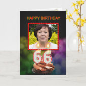 66e verjaardag met cake en kaarsen kaart (Gele Bloem)