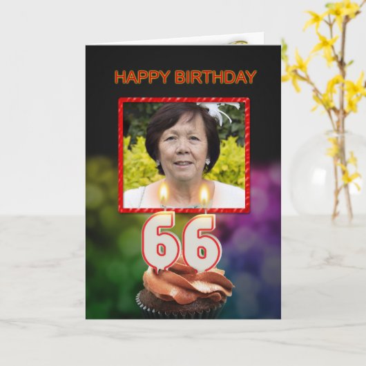 66e verjaardag met cake en kaarsen kaart (Gele Bloem)