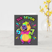 67 Cartoon Capybara Seven Six Gift Kaart (Gele Bloem)
