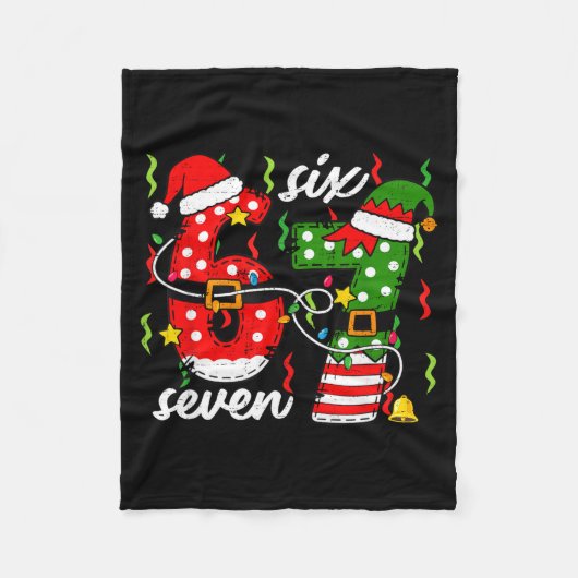 67 Christmas 6 7 Santa Elf 6-7 Pajamas Six Seven K Fleece Deken (Voorkant)