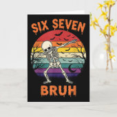 67 Halloween-meme Zes Zeven Skelet Nummers Grappig Kaart (Gele Bloem)