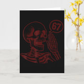 67 Halloween skelet Zes Zeven Meme Brainrot Grappi Kaart (Gele Bloem)