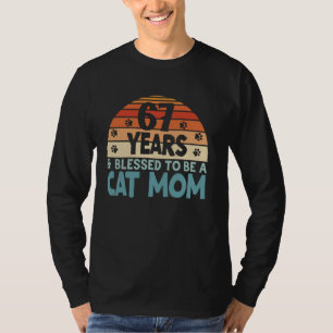 67 jaar en gezegend om een kattenmoeder te zijn! 6 t-shirt