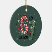 67 Kerstlichtjes Zes Zeven Vakantie Grappige Meme Keramisch Ornament (Rechts)