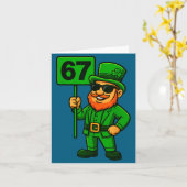 67 Leprechaun Six Seven Gen Meme Lucky Vibes St Pa Kaart (Gele Bloem)