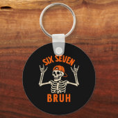 67 Meme 6 7 Grappige Halloween Skelet Rock On Zes Sleutelhanger (Voorkant)