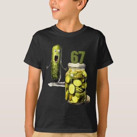 67 Meme Augurk Verrassing Een Pot Met Gesneden Aug T-shirt (Voorkant)