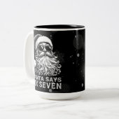 67 Meme Funny Santa Says Six Seven Christmas Tweekleurige Koffiemok (Voorkant links)
