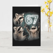 67 Meme Racoon Howling At The Moon Six Seven Trash Kaart (Gele Bloem)