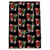 67 Meme Six Seven Elf Christmas Santa Hat Medium Cadeauzakje (Achterkant)