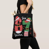 67 Meme Six Seven Elf Christmas Santa Hat Tote Bag (Dichtbij)
