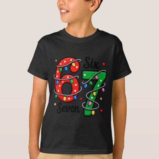 67 Meme Zes Zeven Grappige Kerst Pyjama Jongens T-shirt (Voorkant)