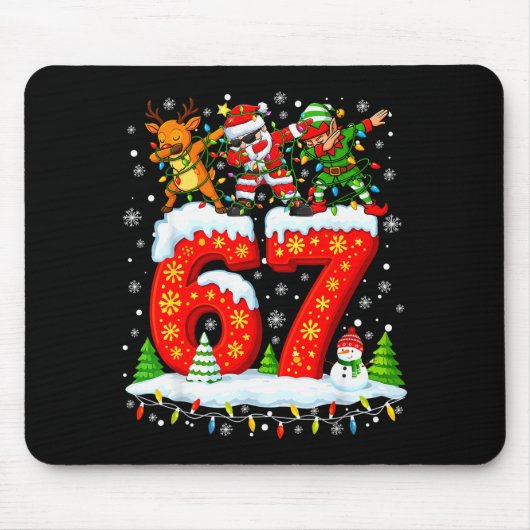 67 Six Seven Meme Gen Alpha Kerstman Elf Re Muismat (Voorkant)